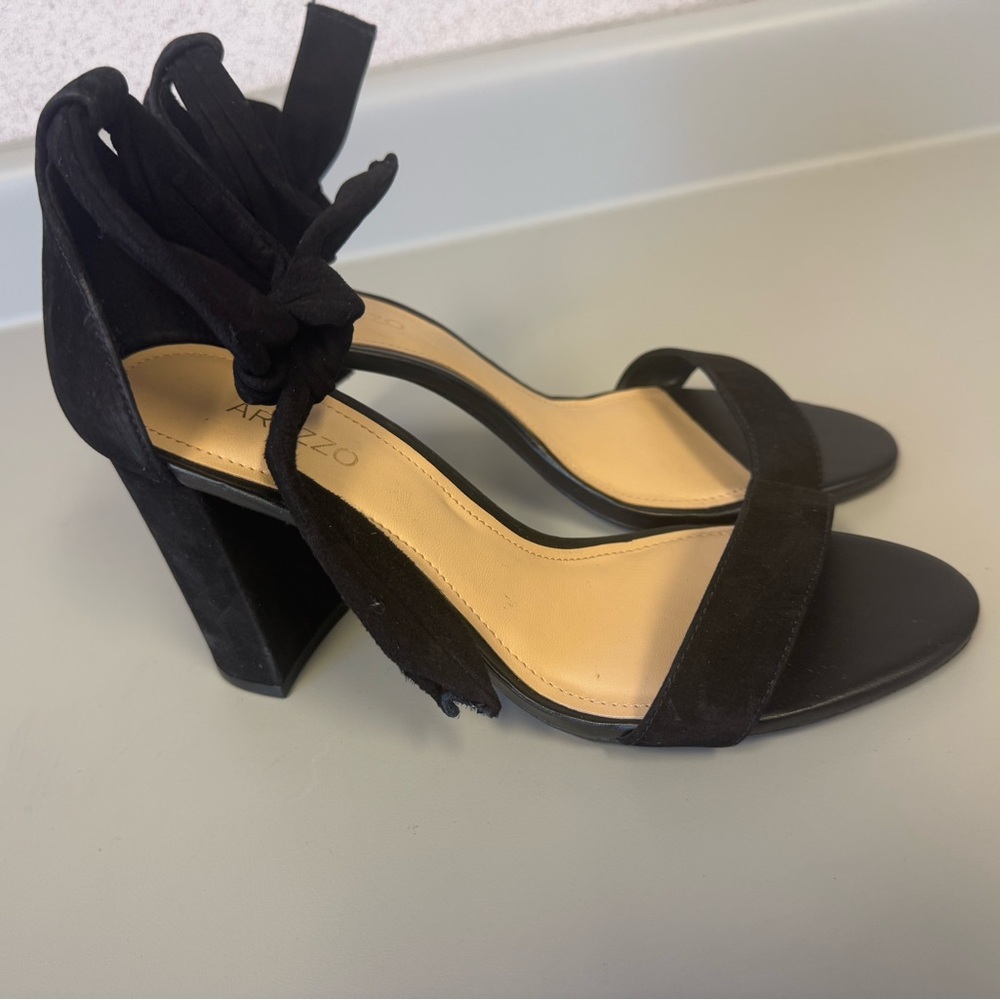 Arezzo Women's Size 7.5 Black Isabelli High Block Sandals elegant